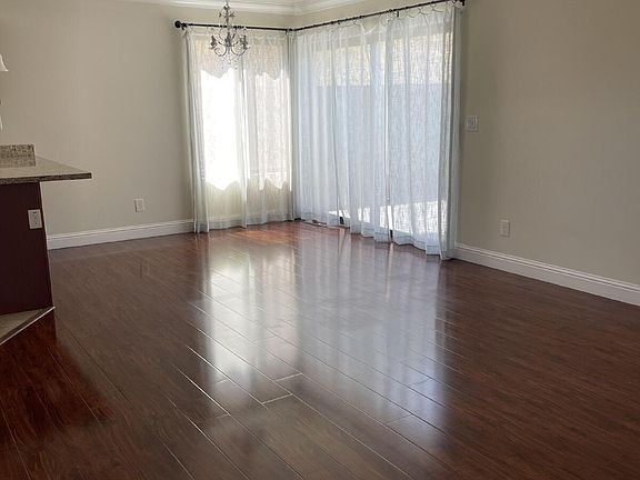 4th image of 4157 Folsom Dr