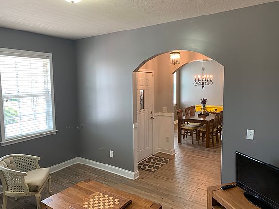 Fronting seat room 2