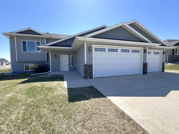 117 Blue Bell Dr, Brookings, SD 57006