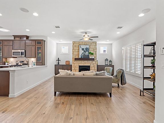 5th image of 2409 Tony Harper St