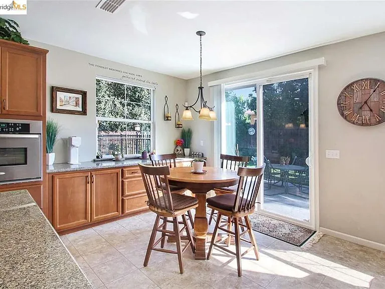 790 Yosemite Dr — Photo 11