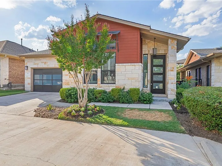 309 W Jeffrey David Ln — Photo 2