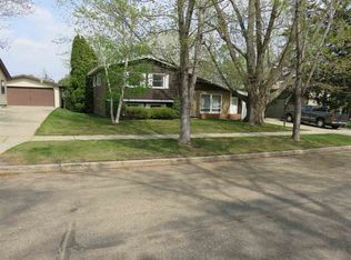 1916 9th St NW, Minot, ND 58703