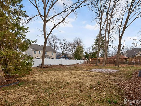 3rd image of 131 Martin Dr