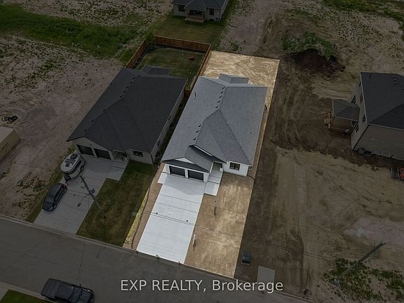 2nd image of 404 Erie St