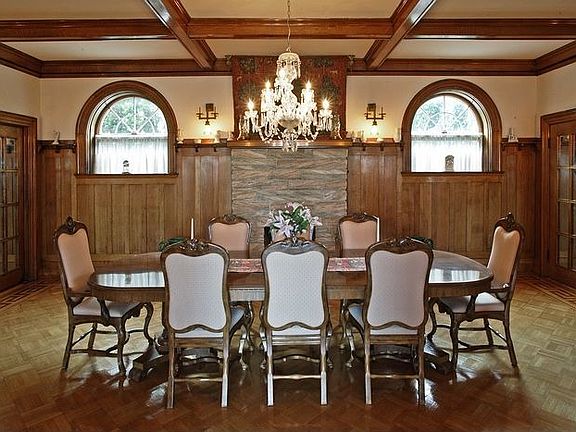 BANQUET DINING ROOM