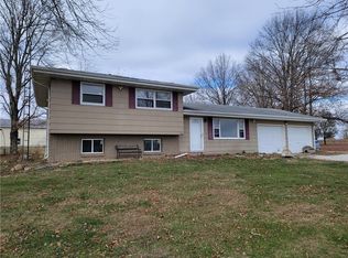 877 N 950 East Rd, Tower Hill, IL 62571