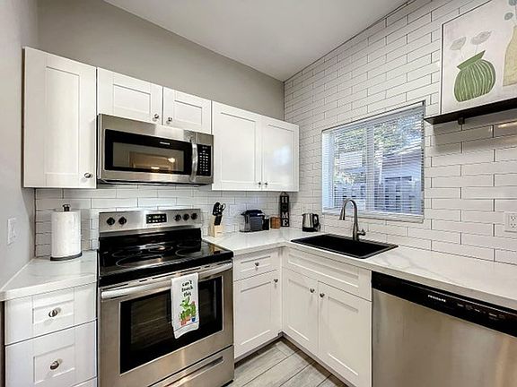 5th image of 1500 SE 12th St