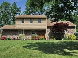 140 Dorset Dr, Clark, NJ 07066