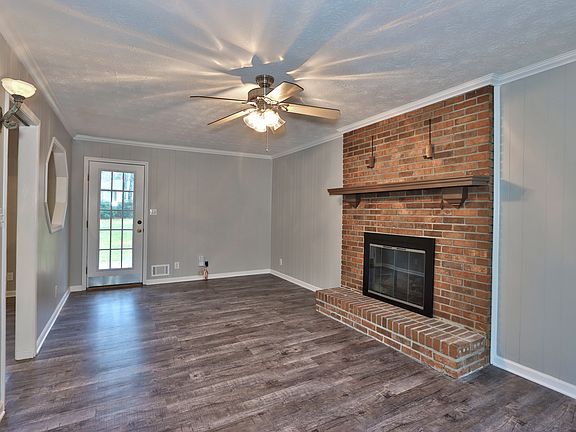 3rd image of 759 Creek View Dr