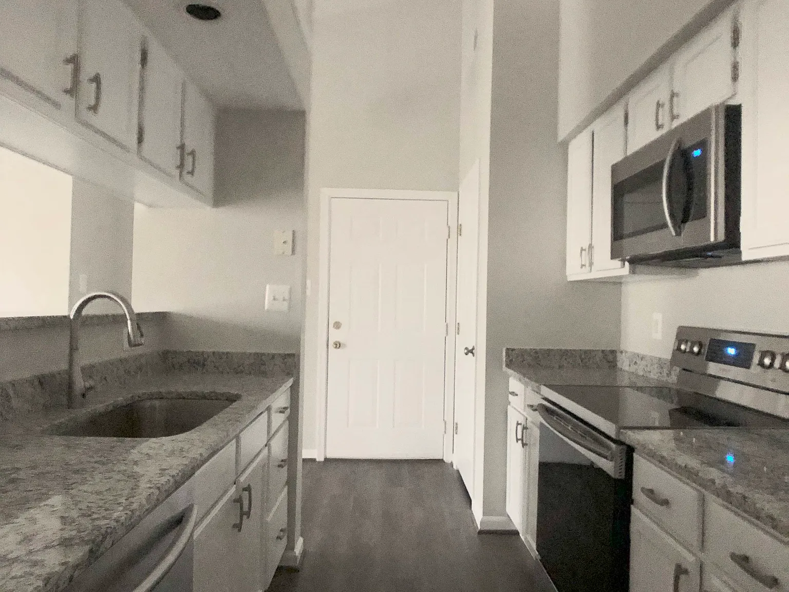 2 bed, 1053 sqft, $2,250 — Photo 3