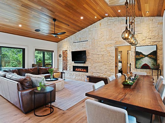 5th image of 15842 Wright Dr