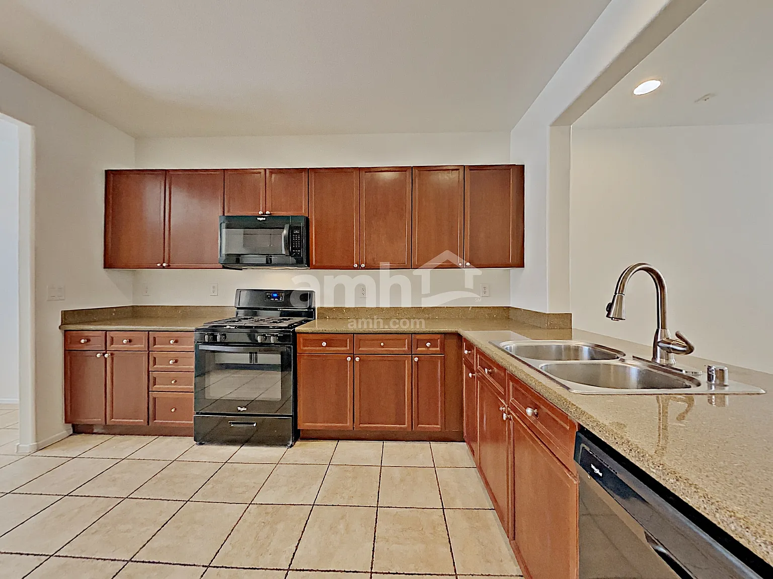 4 bed, 3.0 bath, 2241 sqft, $2,500 — Photo 3
