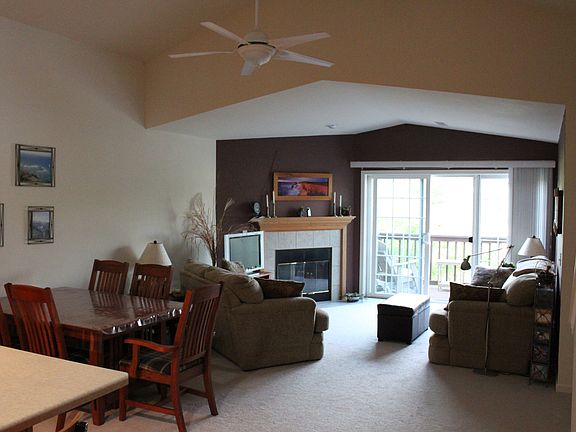 Living/Dining 23'7" x 14'5"