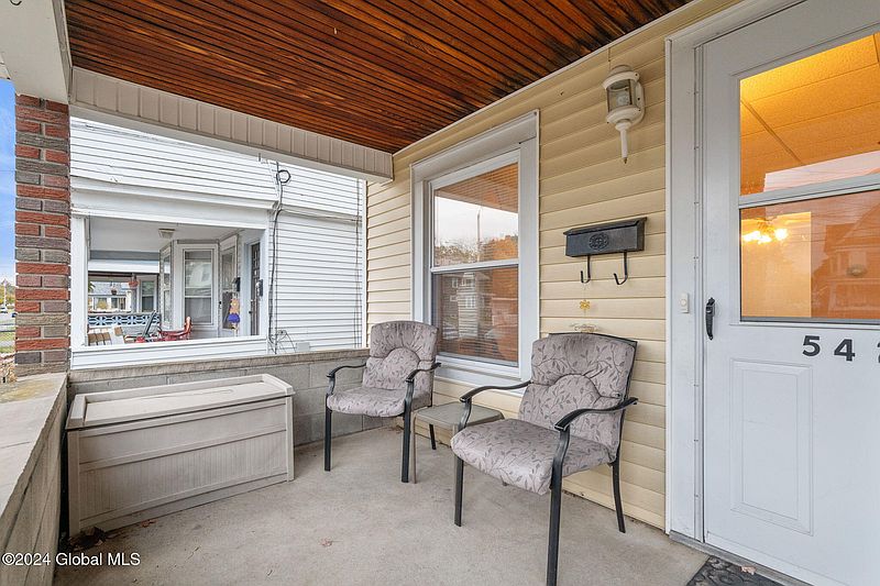 5th image of 542 Vischer Avenue