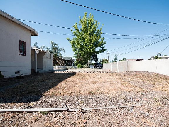 3rd image of 1545 Theresa Ave