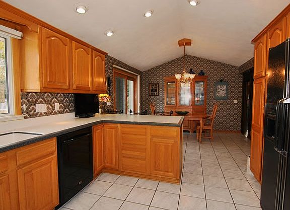 4th image of 1912 N Claremont Dr