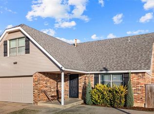 812 S Avery St, Moore, OK 73160