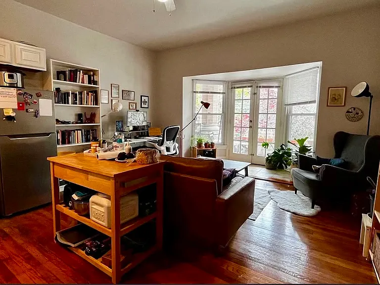 4525 Pine St #3 — Photo 1