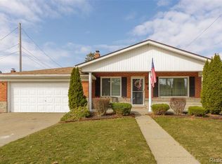 32731 Firwood Dr, Warren, MI 48088