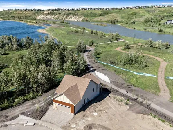 288 W Wolf River Dr SE, Calgary, AB T2X 4M8