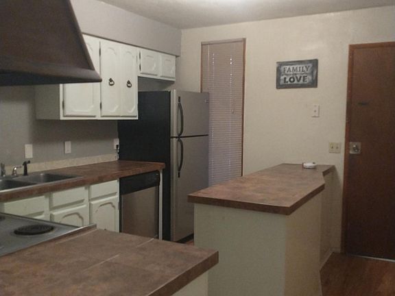 3rd image of 800 Vassar Dr #A