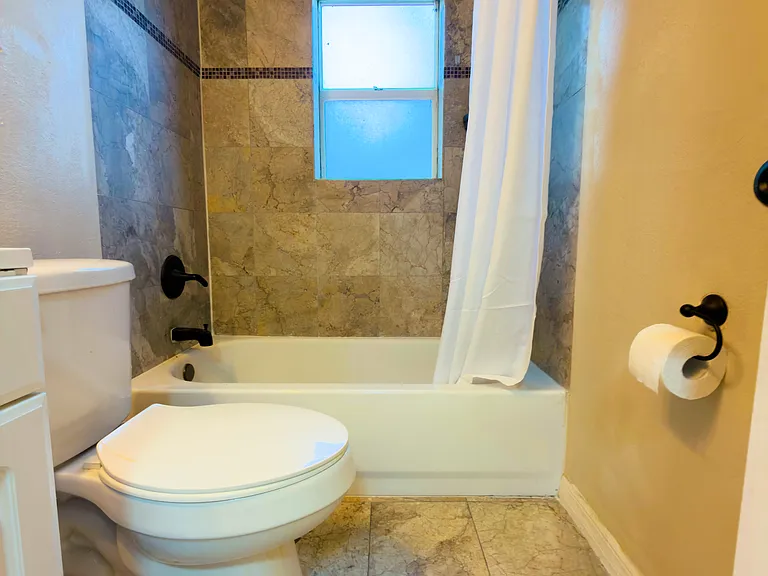 409 Grant St — Photo 13