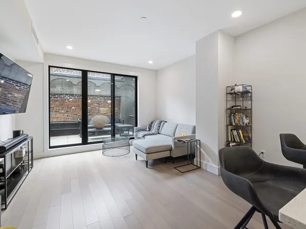 121 Portland St Unit 707, Boston, MA 02114