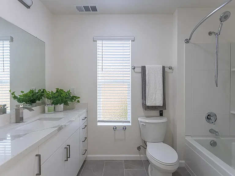 Orchard Park Apartment — Photo 11