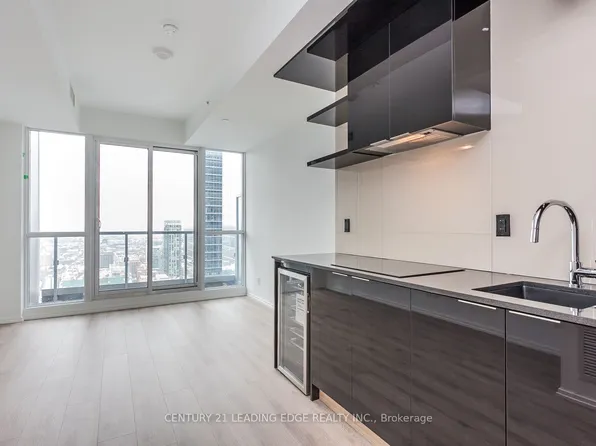 70 Temperance St #4409, Toronto, ON M5H 0B1