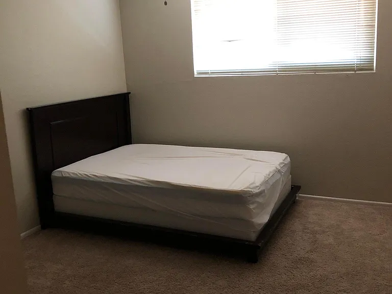 Upstairs guest bedroom