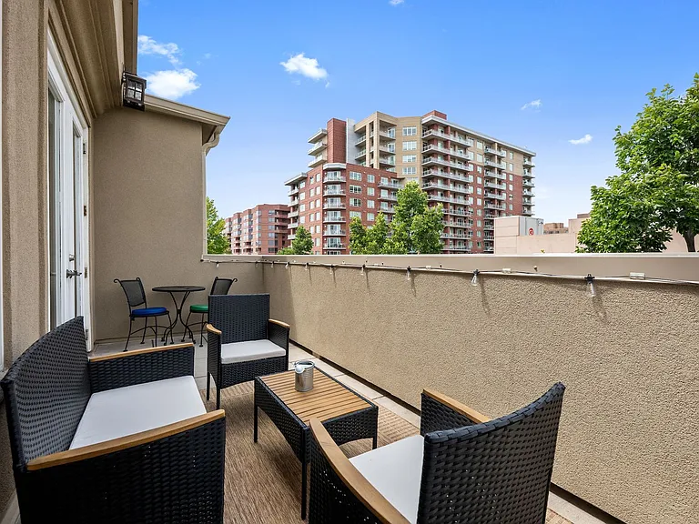 40 Madison St #303 — Photo 25