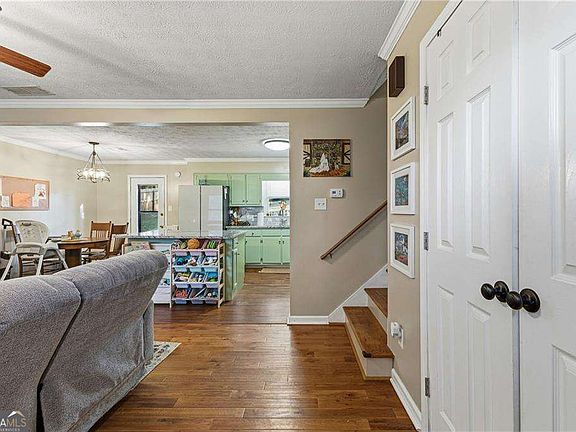 5th image of 1682 Bennett Rd