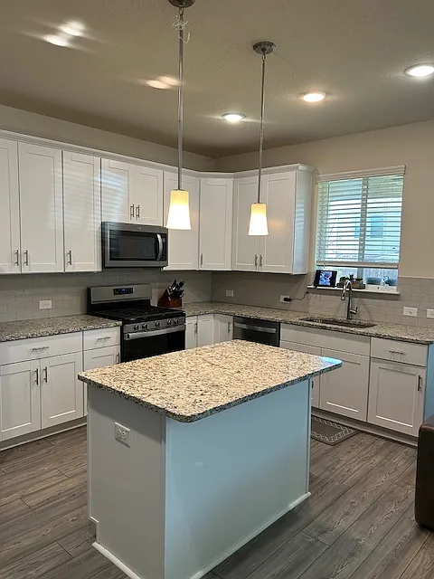 4 bed, 2000 sqft, $2,200 — Photo 2