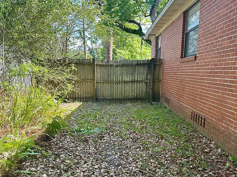 5351 Royce Ave — Photo 2