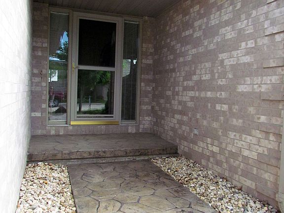 5th image of 2920 Katrina Cir
