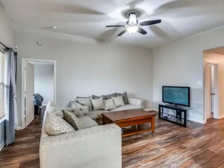 701 Lazy Crest Dr — Photo 4