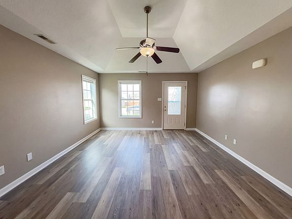 3rd image of 511 Bridle Way