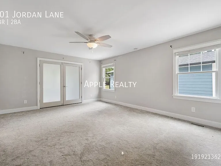 101 Jordan Ln — Photo 8