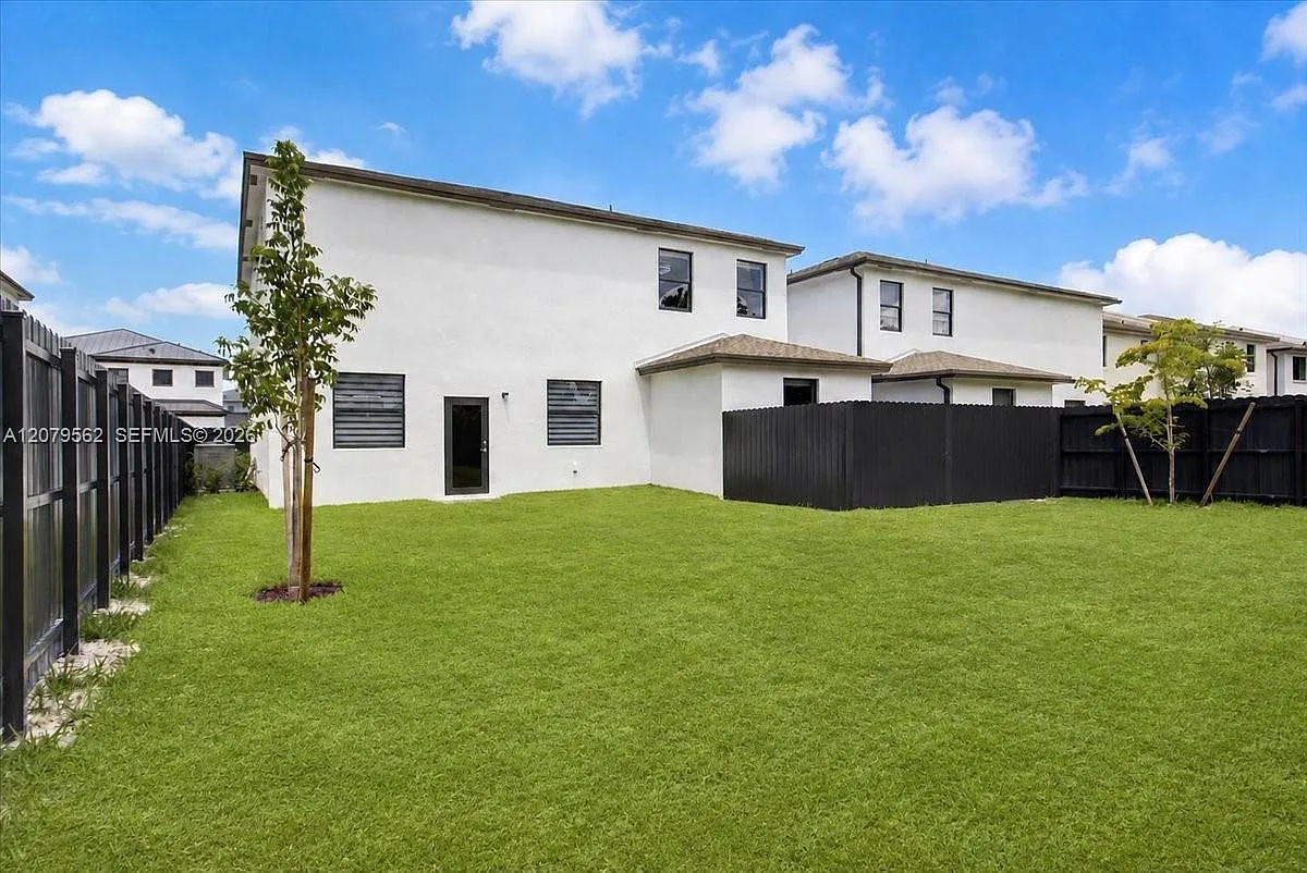4 bed, 2.5 bath, $4,100 — Photo 4