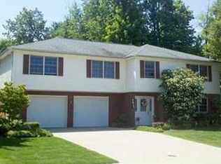4625 Pineview Ct, Erie, PA 16506