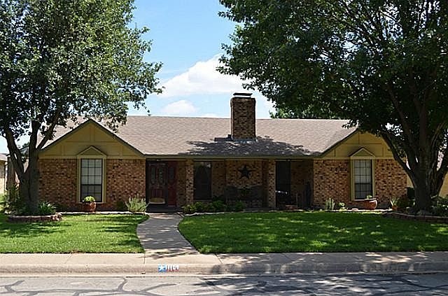 1st image of 104 Indian Trace Ln