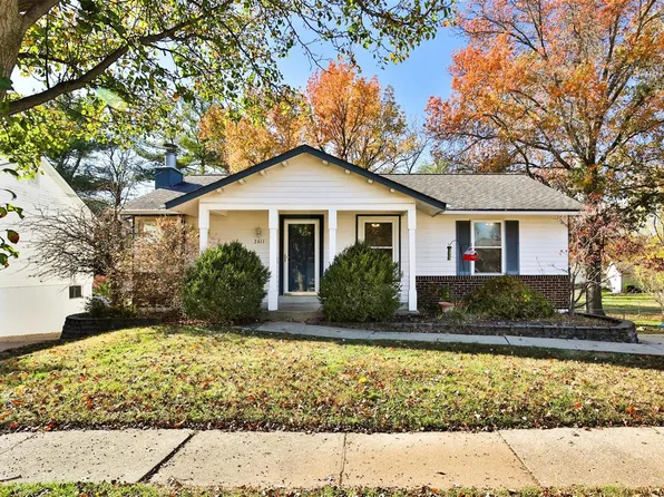 2411 Country Run Ct, Maryland Heights, MO 63043