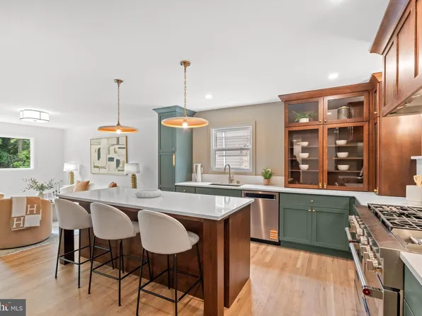 10612 Democracy Ln, Rockville, MD 20854