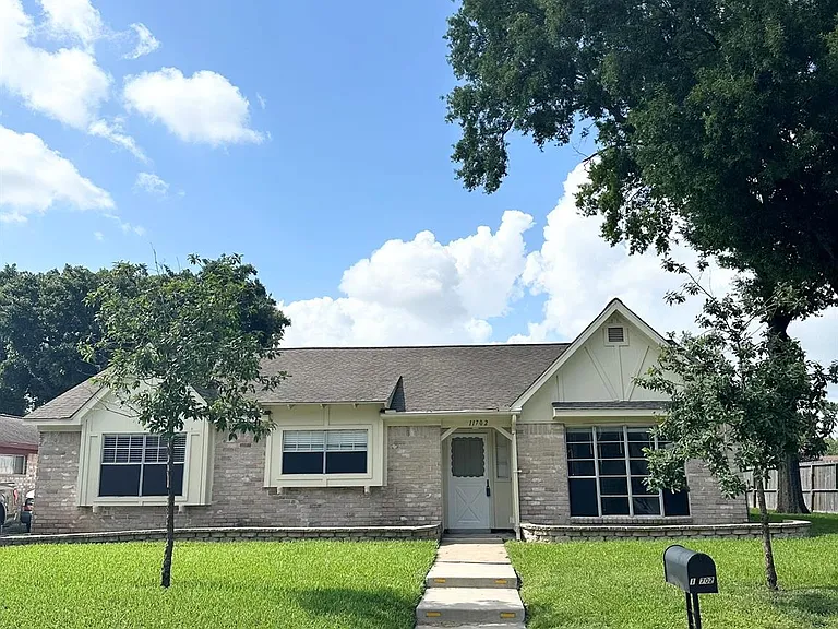 11702 Brighton Ln — Photo 1
