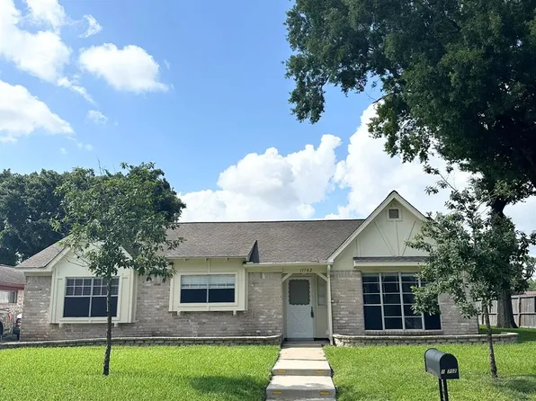 11702 Brighton Ln, Meadows Place, TX 77477