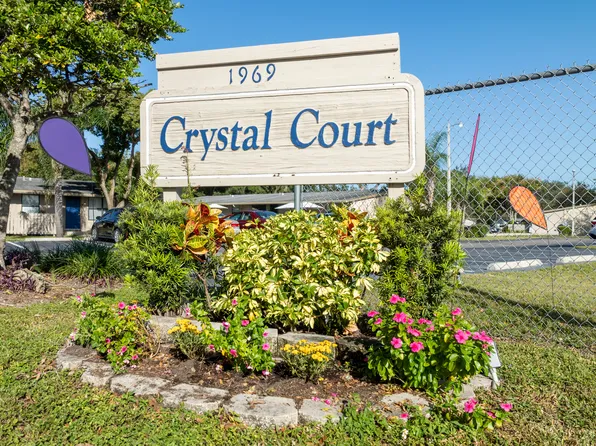 Crystal Court Apartments