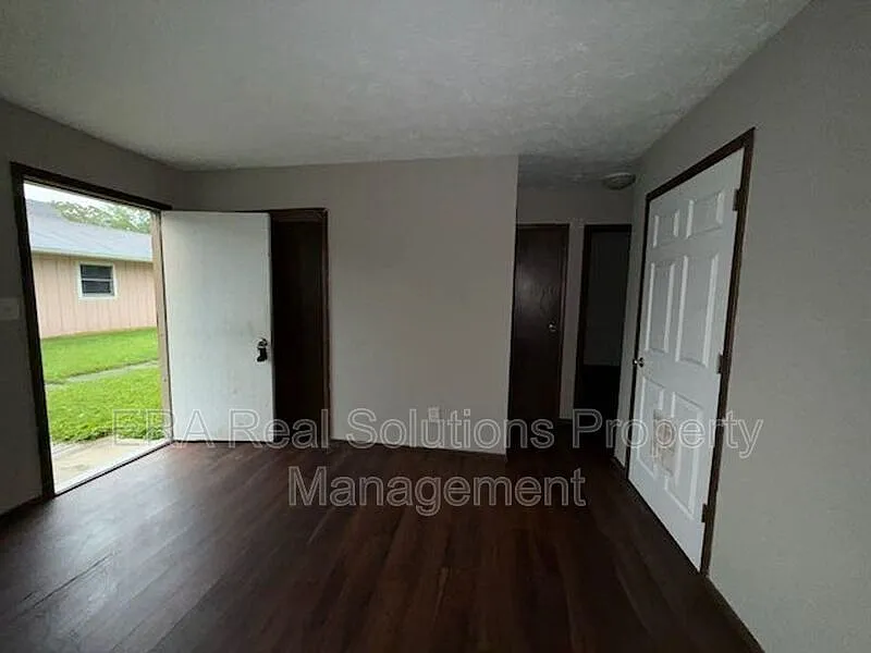 2 bed, 1.0 bath, 708 sqft, $975 — Photo 3