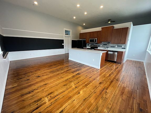 2nd image of 2415 Ballentine Blvd #10747360