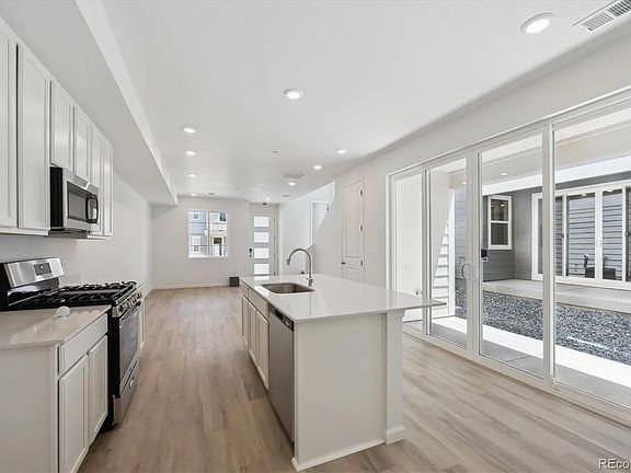 5th image of 1366 Penner Dr